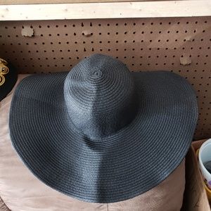 Wide brim hat